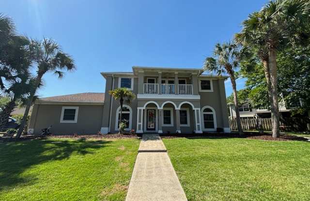 826 Blvd Of The Champions Shalimar, FL 32579