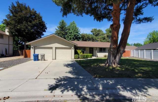 215 E Mango Dr