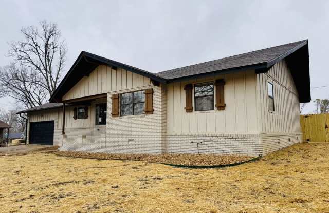 ***1304 NW 10th Street***