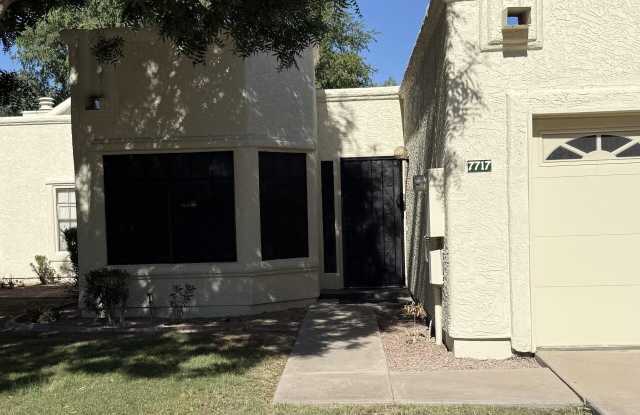 7717 S HEATHER Drive