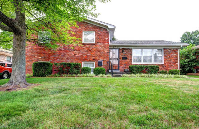 Available NOW - 4 beds/ 2 baths - $2,000/mo