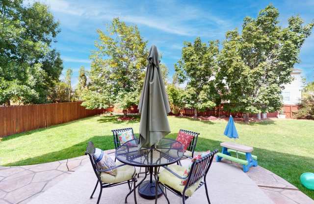 Stunning 3bd 3.5ba Home in the Mariana Butte Neighborhood