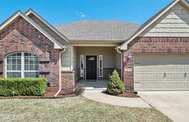 New Low Price! Beautiful 3 Bed / 2 Bath In Quiet South Broken Arrow