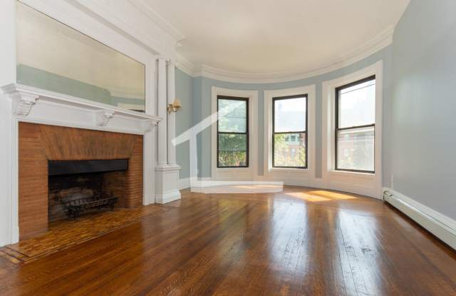 Nicely renovated 3 bed right next to Kenmore Square and BU!