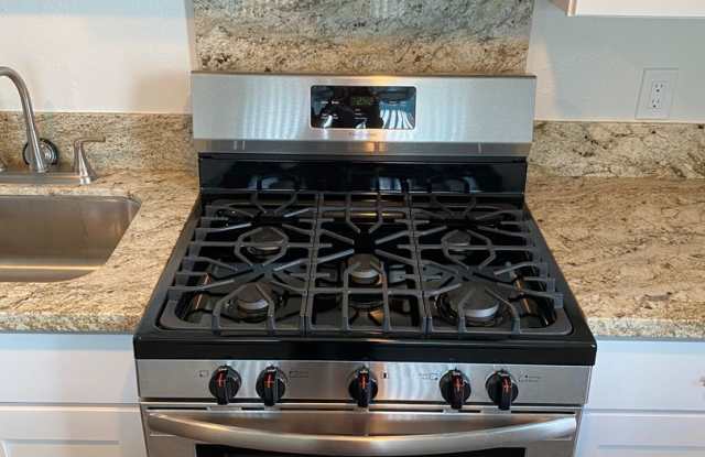 3BR/1.5BA - Wailuku Park Townhouse