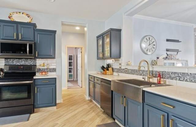 42774 W RAYNON Street