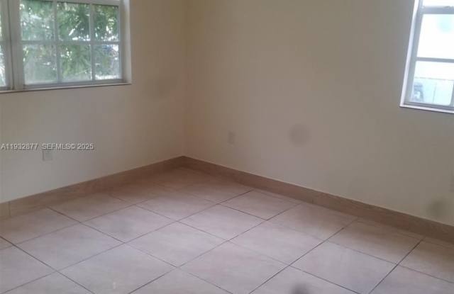 Photo of 1449 NE 131st St