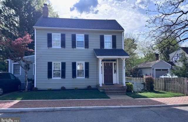 216 WIRT Street NW