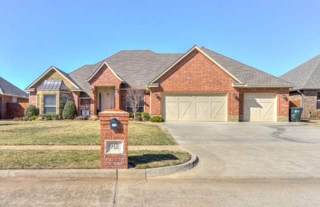 Beautiful Home In Arbor Lake - 912 Trisha Lane, Norman, OK 73072