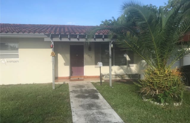 3551 SW 99th Ct - 3551 Southwest 99th Court, University Park, FL 33165