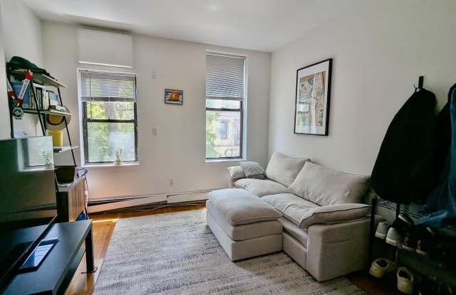 374 2ND ST