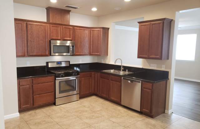 Photo of 4 BED 2.5 BATH TOWNHOME WITH SOLAR PANELS