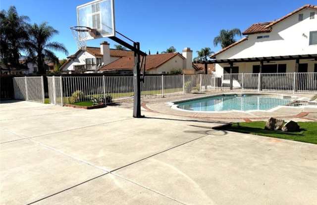 Photo of 40108 Avenida Venida