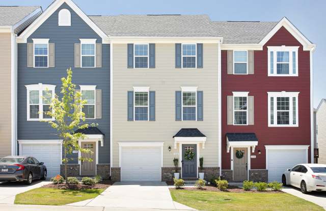 Modern Townhome near RTP - 3 Bedrooms, 2.5 Bathrooms, Bonus Room and Fenced Backyard!