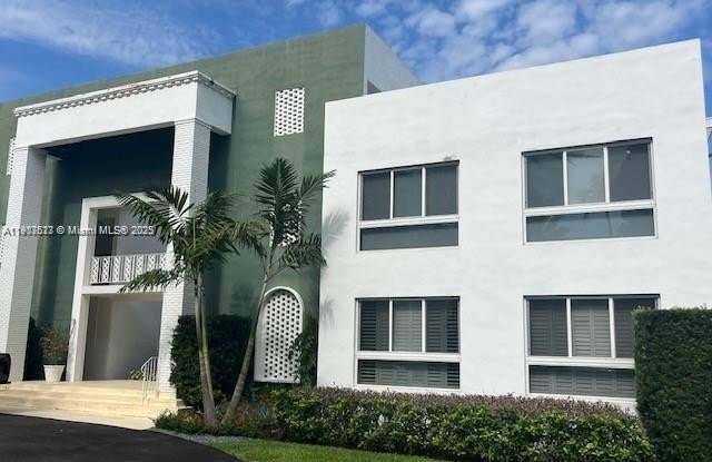 Photo of 9920 Collins Ave