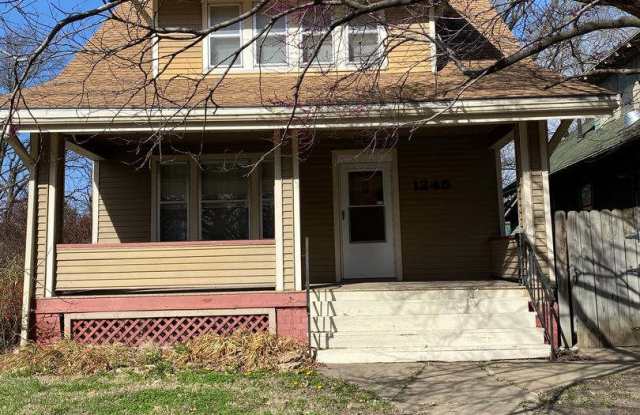 Charming 3 Bedroom Bungalow - 1245 Southwest Boswell Avenue, Topeka, KS 66604