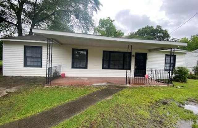 2412 YATES Drive