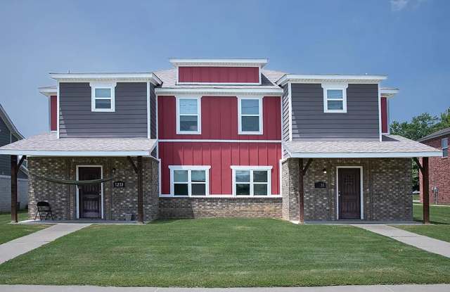 4 Bed 4.5 Bath Townhouse just mins away from the University!