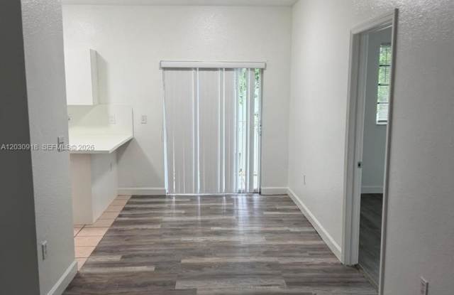 374 NE 27th Ave