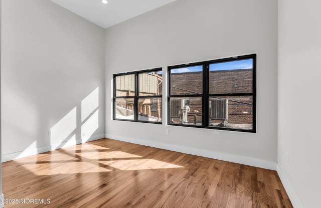 7 Broad Street unit: 3