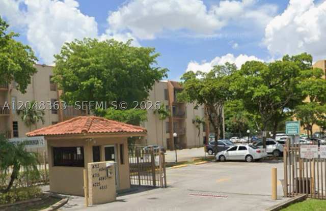 4715 NW 7th St