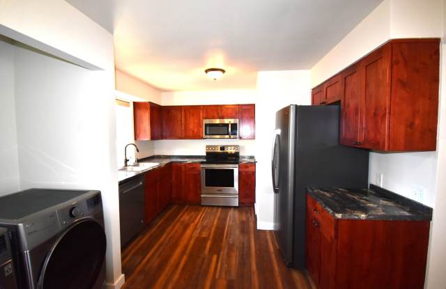 1174 &amp; 1178 Hiatt St.