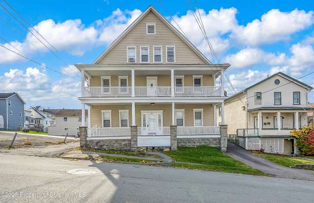 Photo of 538 Birch Street unit: 3