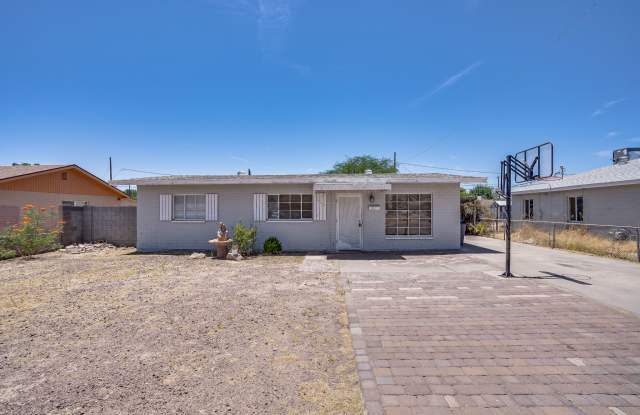 Photo of 446 S Fraser Dr