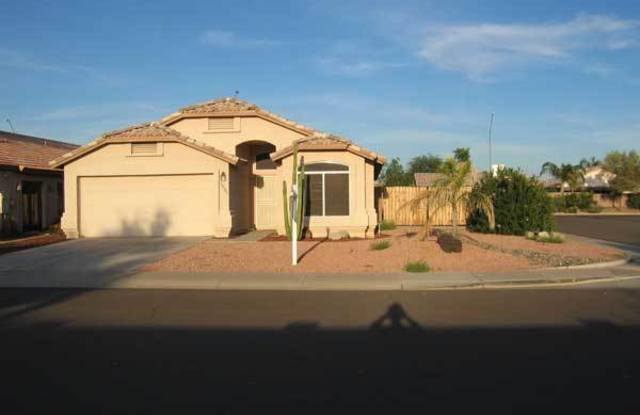 BEAUTIFUL 3BED, 2BATH HOME LOCATED NEAR 91ST AVE  BELL RD