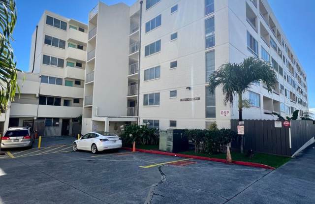 Charming 1/1/1 Ground Floor Unit with Lanai  Yard - 1555 Pohaku Street, Honolulu, HI 96817