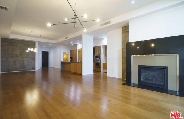 1111 S Grand Ave unit: Ph 3