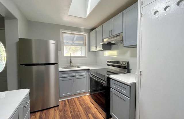 78 Lakeview Cir