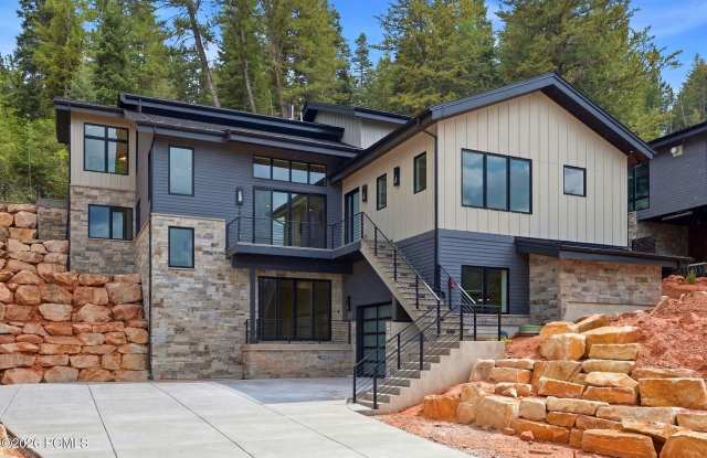 4043 W Crest Court