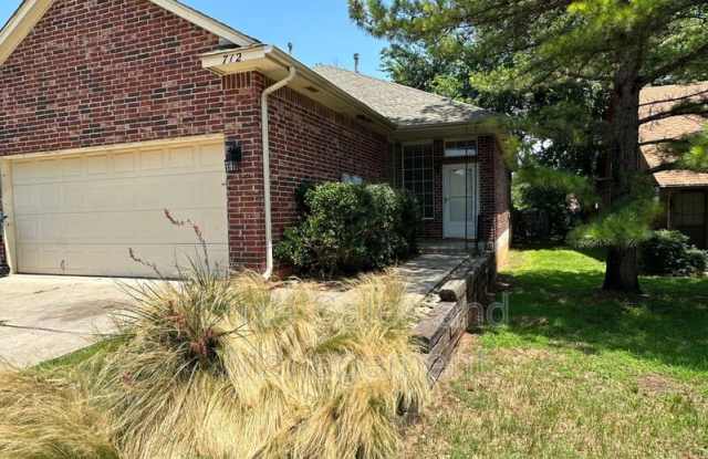 712 Rockridge Circle