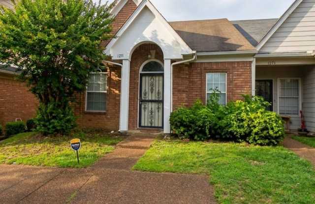 1271 Brady Hollow