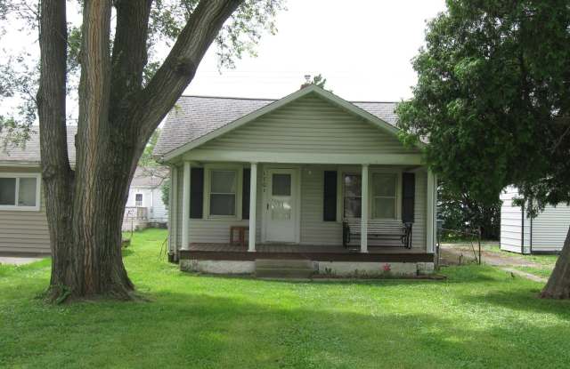 In-Unit Washer and Dryer - 1701 North New York Avenue, Muncie, IN 47304