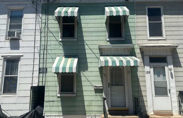 3bd 1 bath with fenced in yard!
