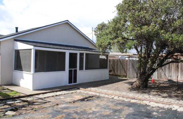 **PENDING** Gated Three Bedroom, 1 Bathroom House in Bay Point - 135 Poinsettia Avenue, Bay Point, CA 94565