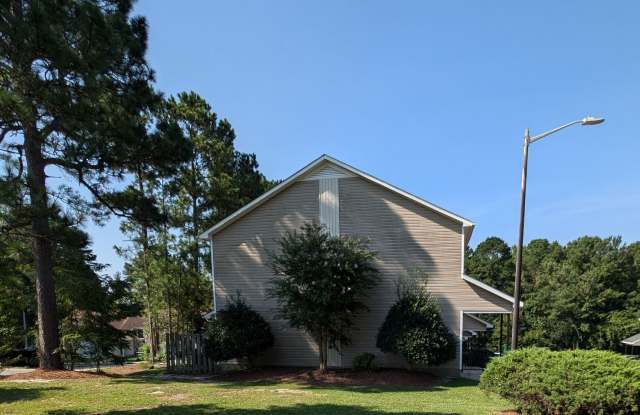 Townhome living close to downtown Fayetteville