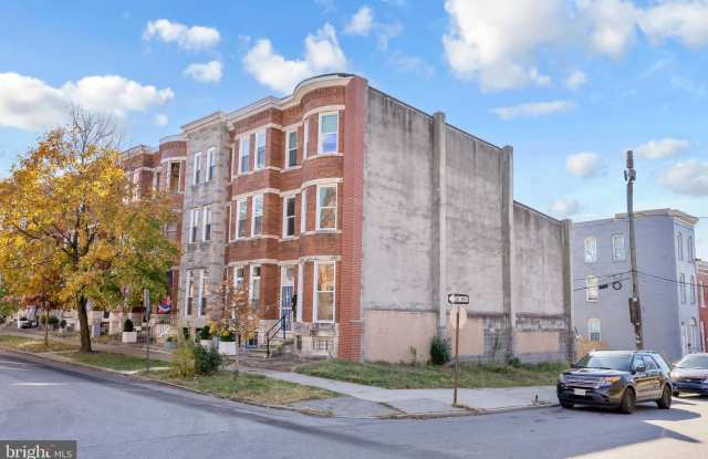 2920 PARKWOOD Avenue unit: 3