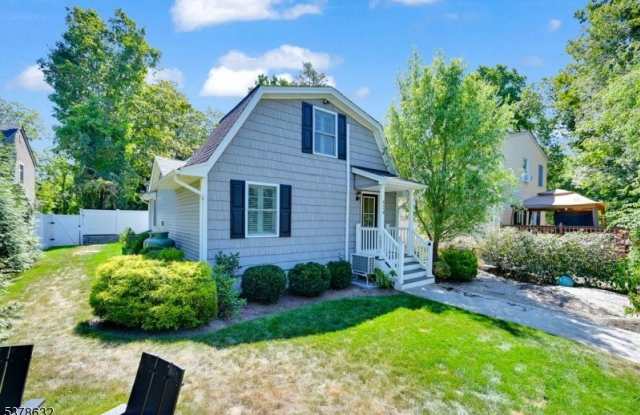 Photo of 574 Warwick Tpke