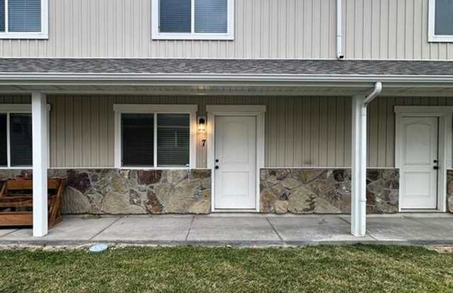 Photo of 483 N 2650 W