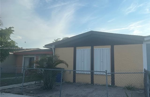 21444 NW 40th Cir Ct - 21444 Northwest 40th Circle Court, Miami Gardens, FL 33055