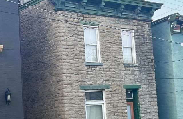 Photo of 958 Hatch Street unit: 1