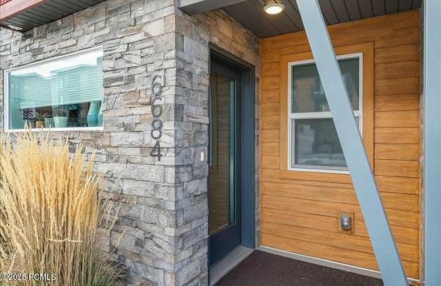 6684 N Silver Creek Drive