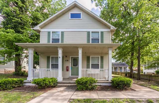 Photo of 2 Bedroom Apartment- Pre-lease for Next semester!