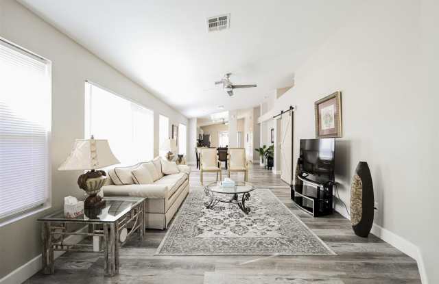 Fully Furnished - Turn Key - Short Term 31days+ - Sleeps up to 7