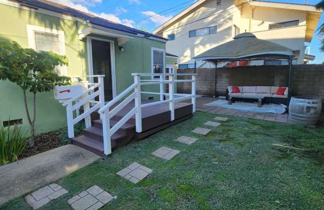 Retro Style Beach Apartment- Water Included!