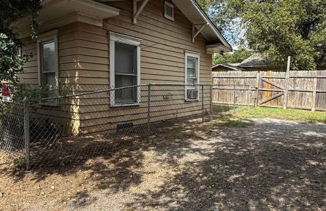 Photo of 1 Bedroom 1 Bath - Back House