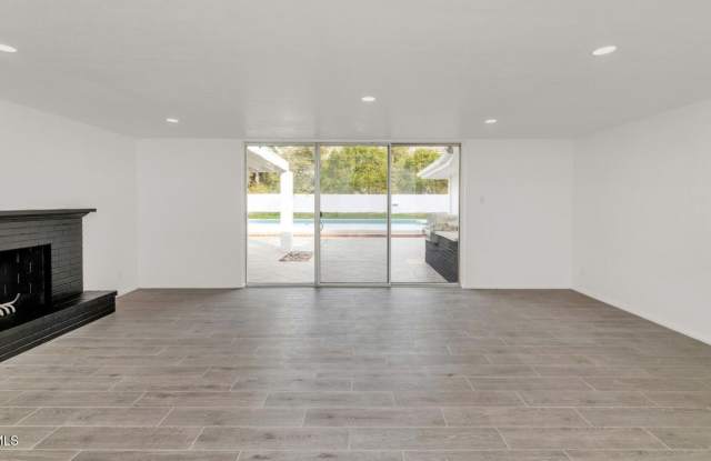 5530 E EXETER Boulevard